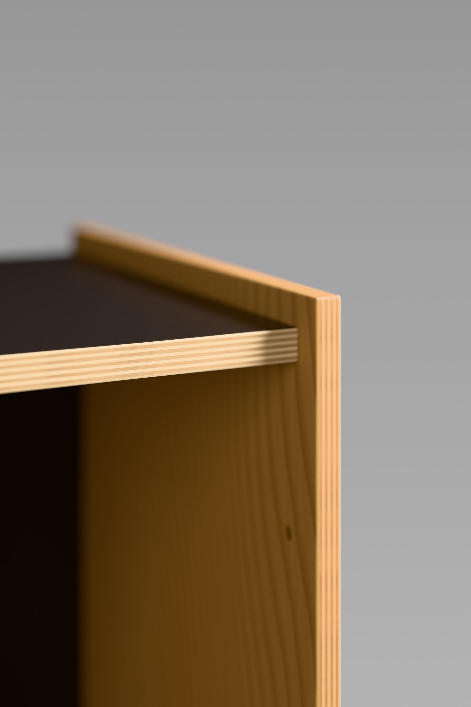 Beistelltisch, Rendering: Deckel zwischen den Wangen